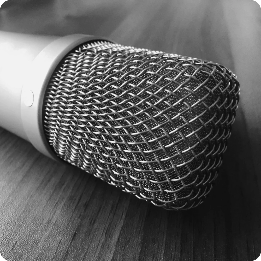 Stüdyo Ekipmanları: Gitar, Bas, Piyano, Mikrofonlar